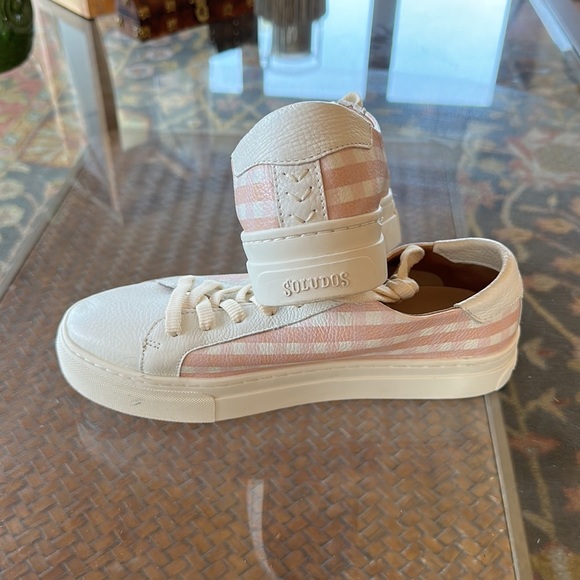 Soludos Ibiza Classic Leather Sneaker in pink check. Worn 1 time Size 9 - Picture 3 of 6